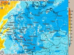 Meist wolkenloser Himmel